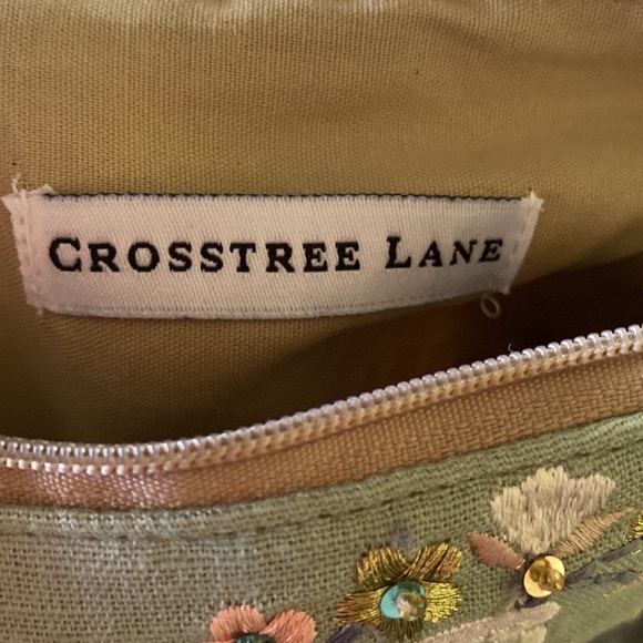 Beautifully detailed embroidered clutch! - Picture 11 of 15